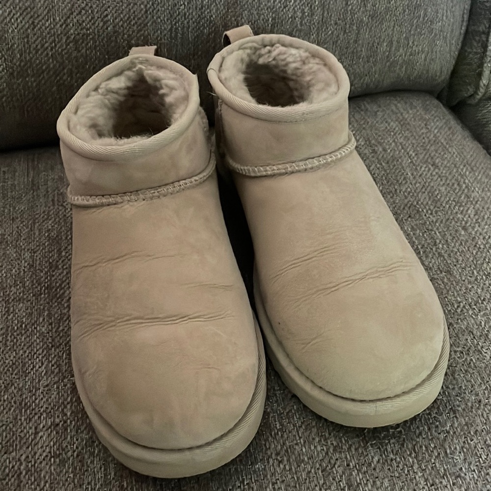 Classic ultra mini UGG. Size 9. Worn maybe 5 times, no damage or staines.